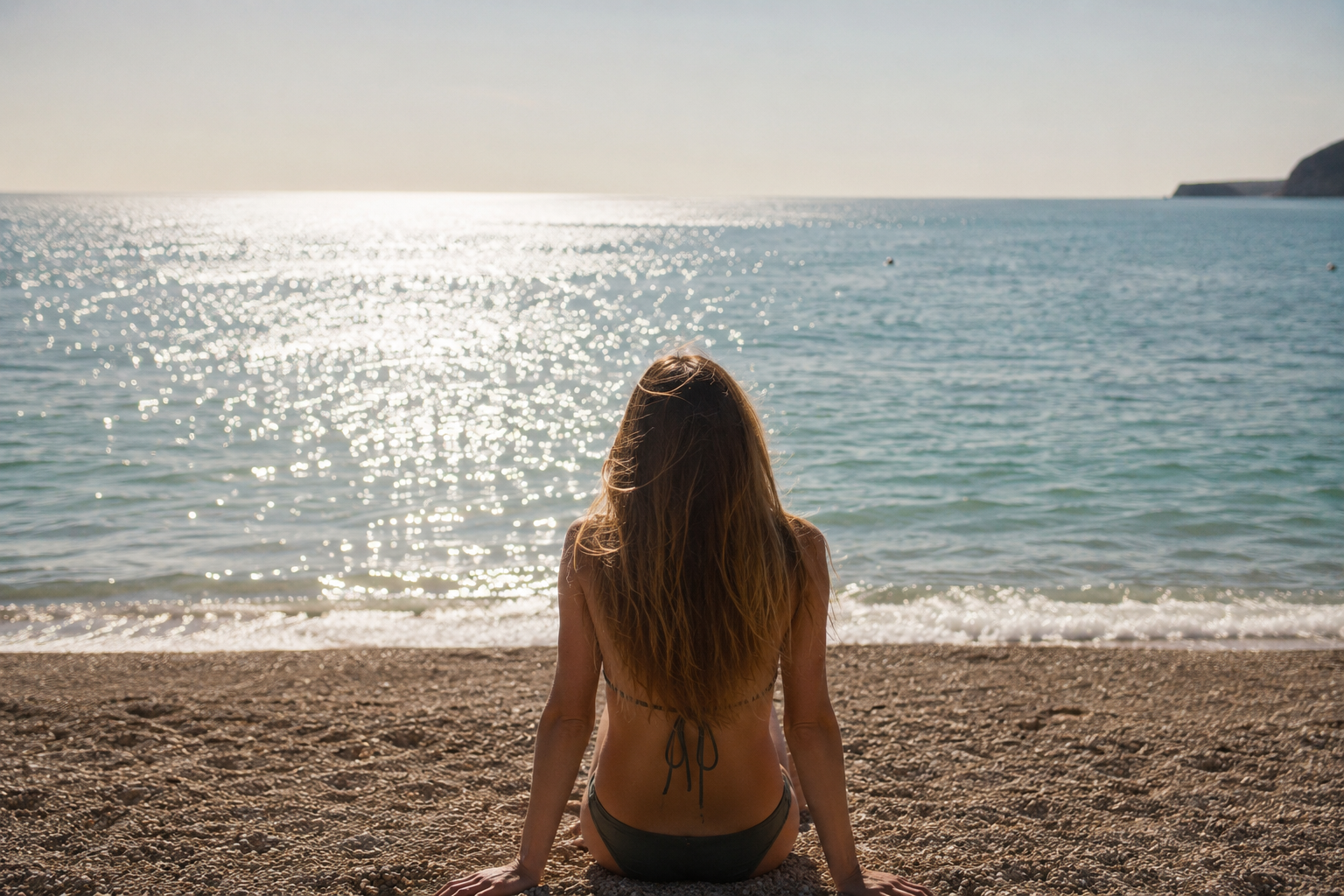 Cheveux exposés au soleil : comment protéger la fibre capillaire en été ?