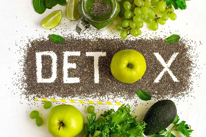 detox écrit en graines de chia avec une pomme qui fait le O 